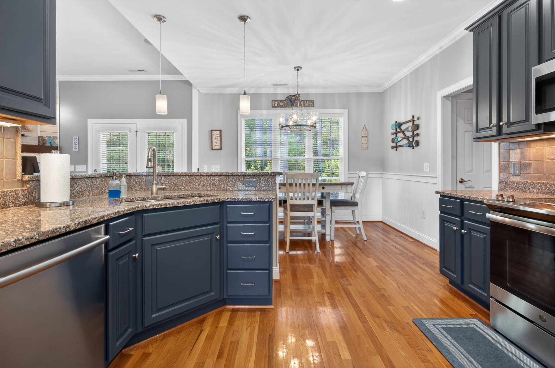 Kitchen wide view with dining area