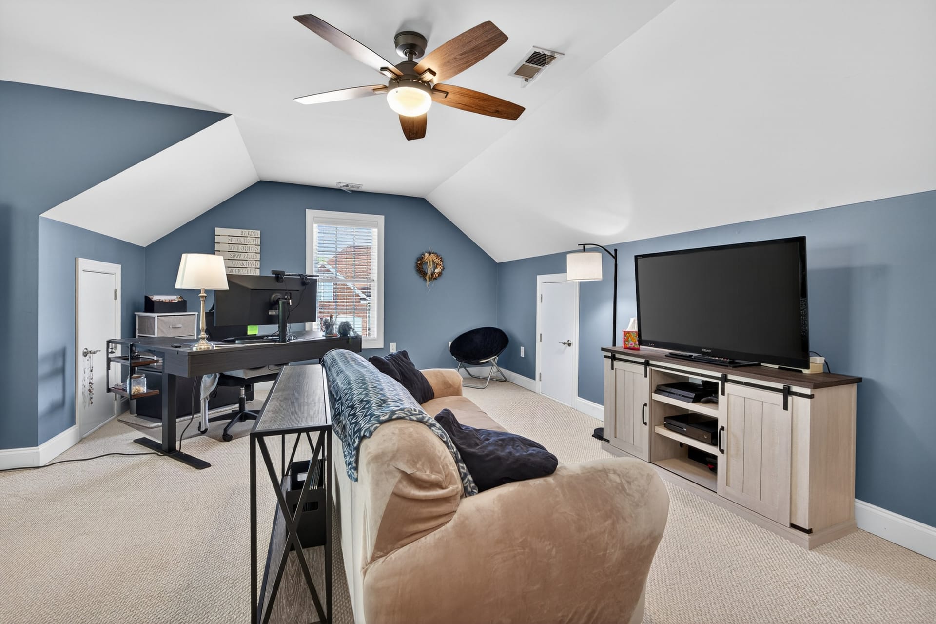 FROG bonus room with TV and desk area